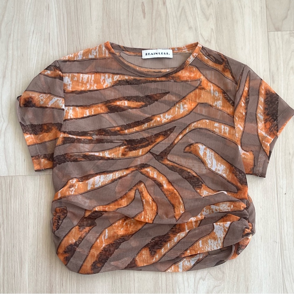 Stainless Mesh Patterned Crop Top - Picture 3 of 5